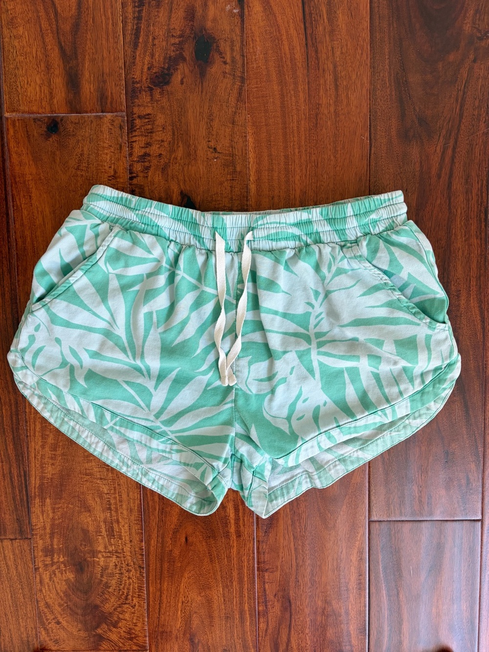 Billabong | Women’s | Road Trippin Elastic Waist Shorts | M
